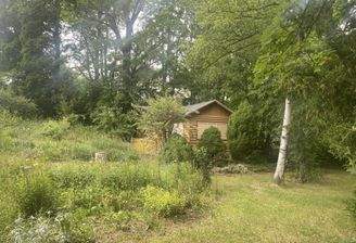 Grundstück mit Gartenhütte