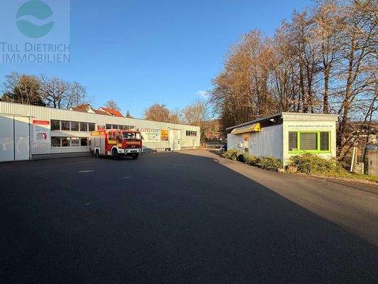 Seitenansicht Einfahrt Halle 4 + Halle 5_und Conta