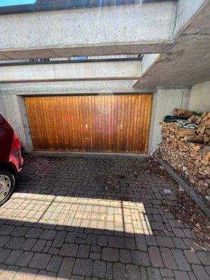 großes elektrisches Garagentor.jpg