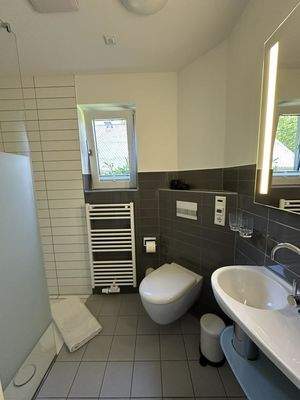DHH - Badezimmer I im Erdgeschoss