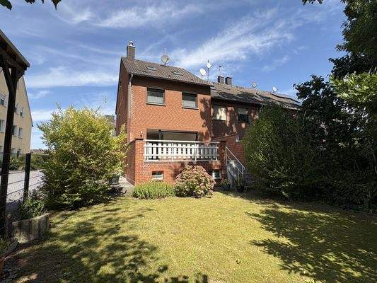 Hausansicht hinten mit Garten