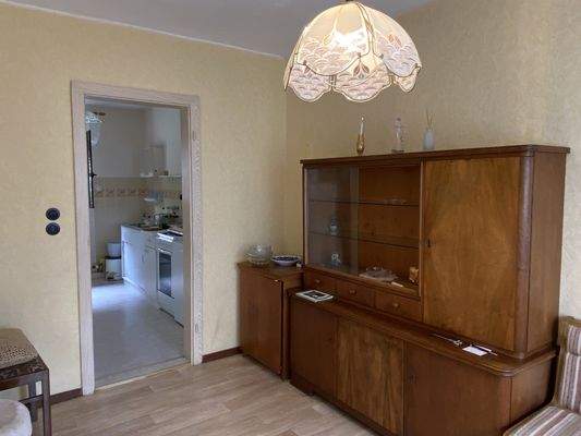 Esszimmer mit Zugang zur Küche