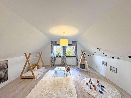 Kinderzimmer Giebelseite DG