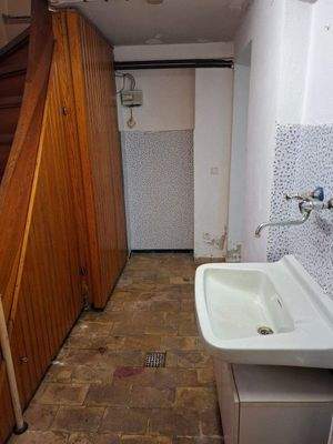 Keller  Flur Waschgelegenheit