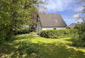 Blick durch den Garten