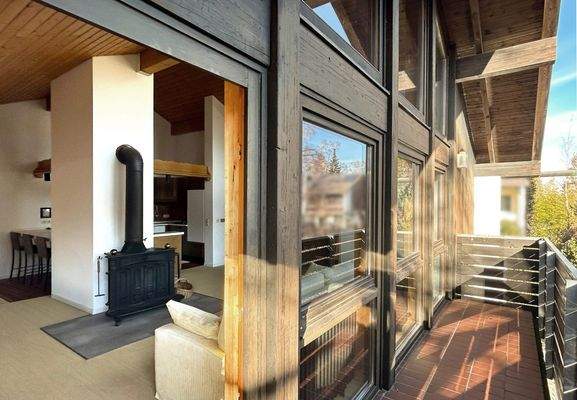 Balkon mit Blick in den Wohnraum im OG