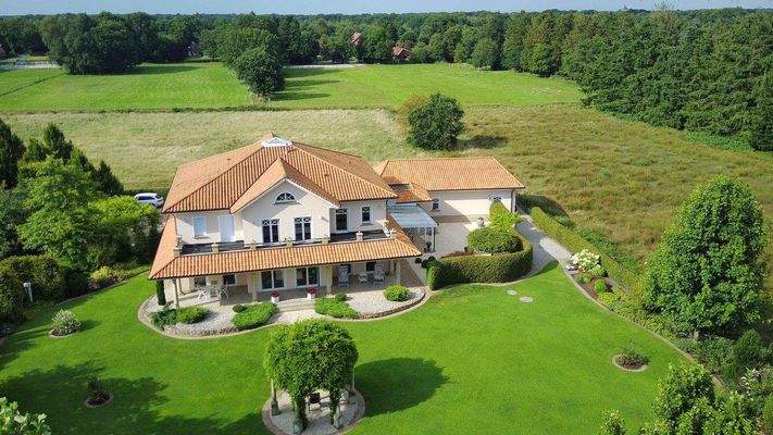 Hausrückseite Luftaufnahme