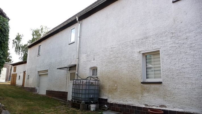 Garage und Nebeneingang HWR