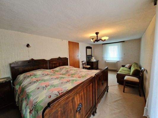 1. OG Schlafzimmer mit Balkonzugang