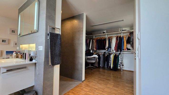 Bad en Suite & Ankleidezimmer