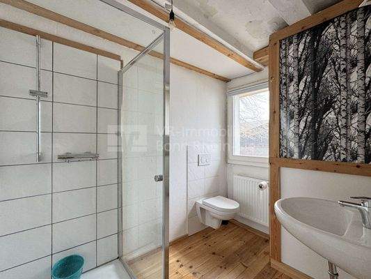 Badezimmer mit Dusche OG