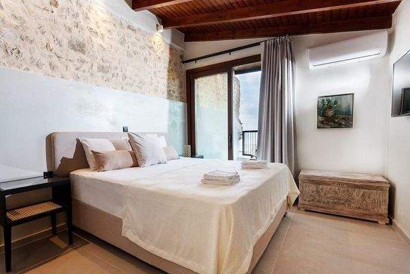 Kreta, Maroulas: Einzigartiges Steinhaus mit atemberaubendem Meerblick zu verkaufen