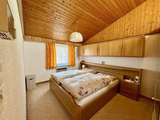 Schlafzimmer, möbliert und beheizbar