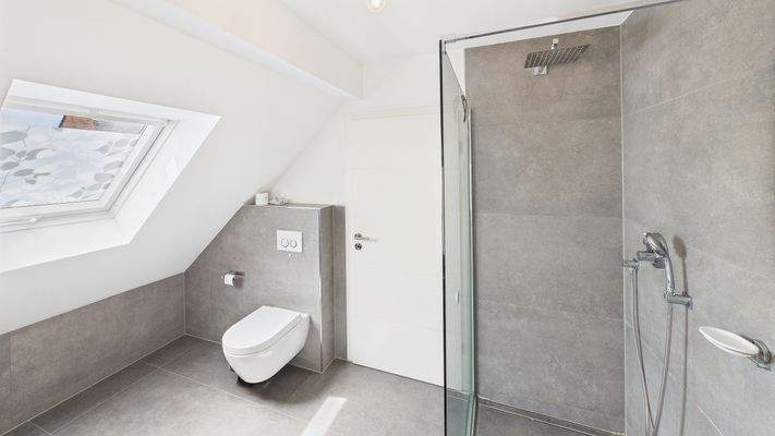 CAM01984G0-PR0499-STILL004