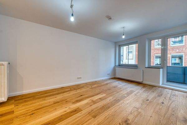 Wohnbereich mit Echtholz-Parkett