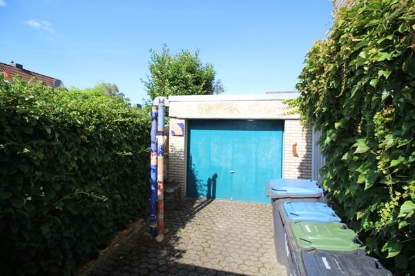 Garage neben dem Haus