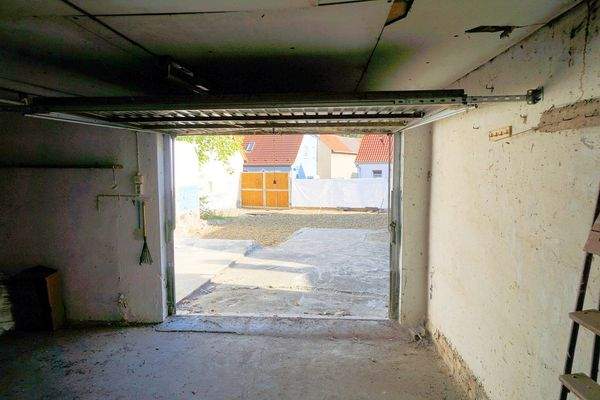 Garage innen (4).jpg