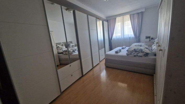 Schlafzimmer Eltern 1