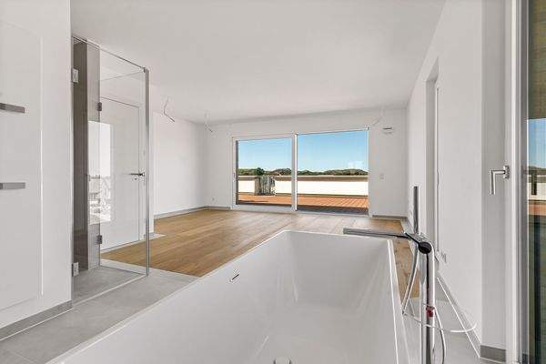 Blick aus der Wanne der Penthousewohnung