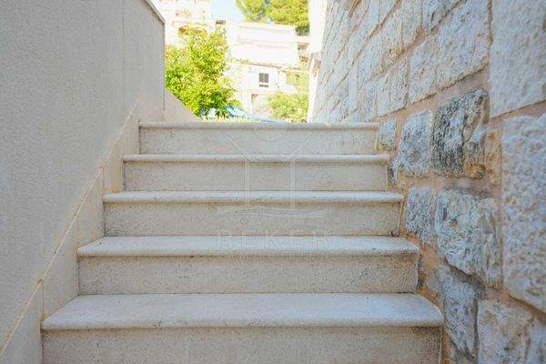 Individuell gestaltetes Wohnjuwel mit atemberaubendem Meerblick