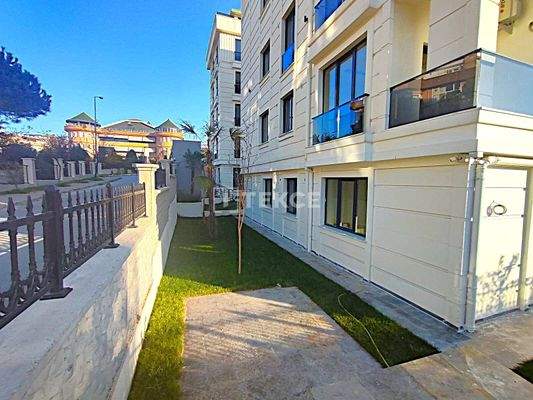 Sea View 4-Bedroom Duplex Apartment in İstanbul Büyükçekmece