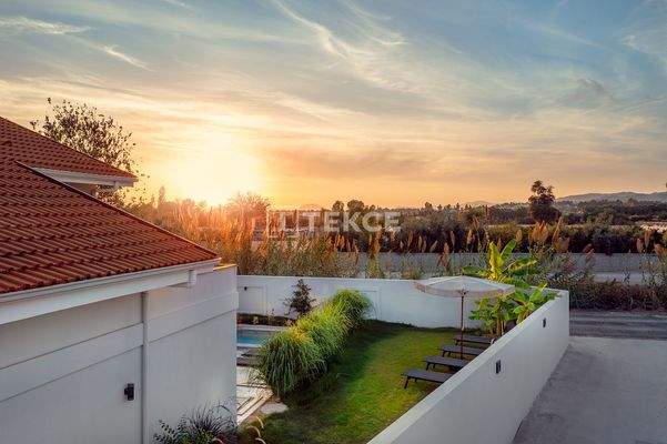 Villa with a Pool and Garden Near Çalış Beach in Fethiye