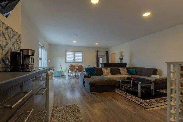 Wohnzimmer Einliegerwohnung 2.jpg