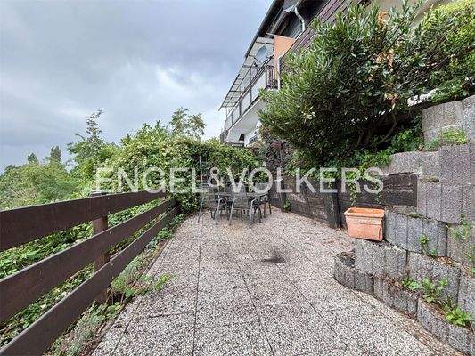 UG: Weitläufige Terrasse