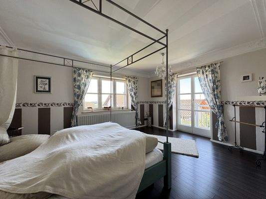 Schlafzimmer mit Ankleide OG