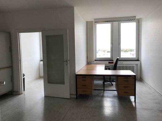 Raum 5.26 mit Zugang zur Teeküche.jpg