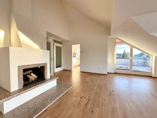 helles und großes Wohnzimmer