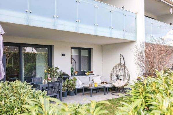 Terrassenbereich mit Gartenanteil