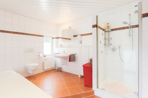 Badezimmer im Obergeschoss