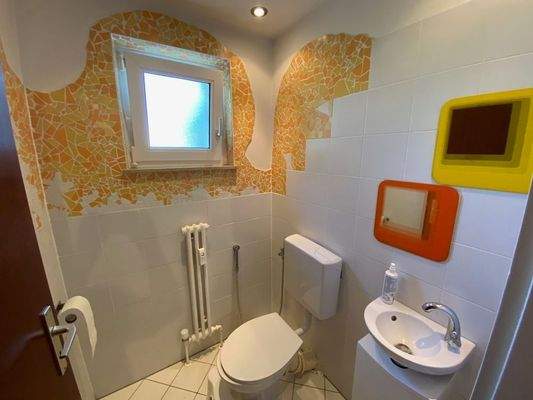 Separates WC mit Fenster