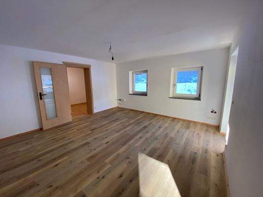 Wohn/Arbeitszimmer mit Balkonzugang