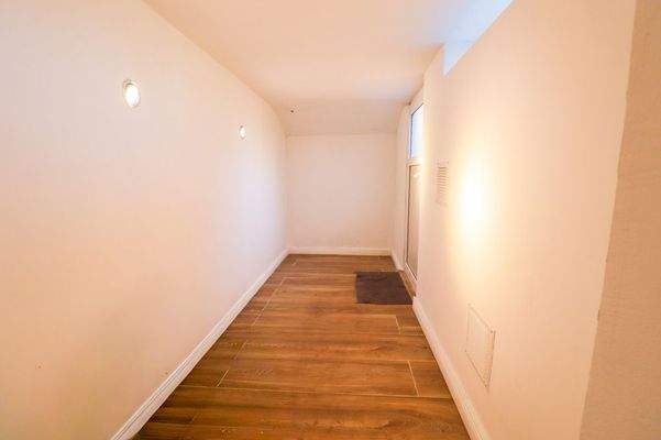 Abstellraum mit Zugang zum Garten