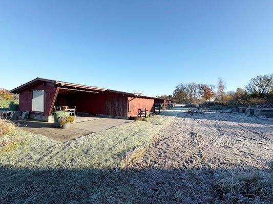 Pferdestall mit 5 Boxen