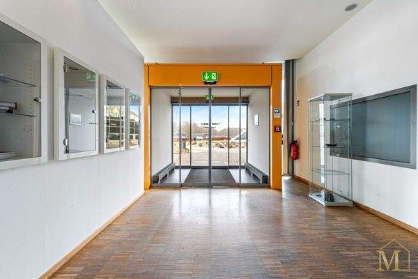 Eingangsbereich mit möglichem Empfang