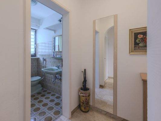 Blick zum Gäste WC 1. OG