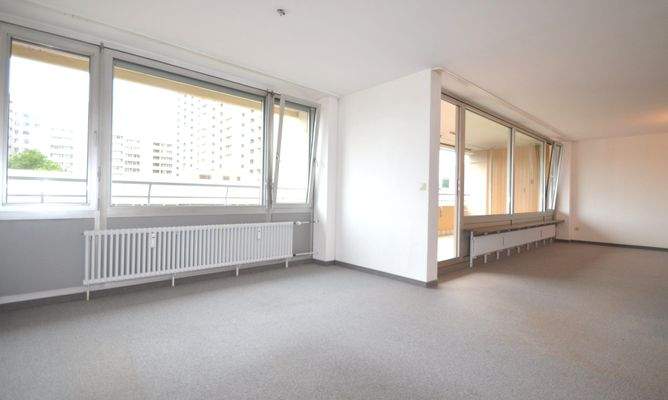 Esszimmer und Wohnzimmer