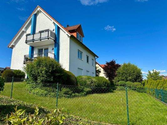 Außenansicht mit Garten