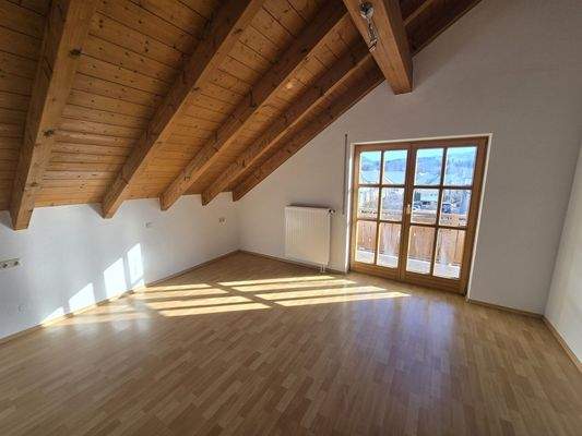 geräumiges Schlafzimmer mit Balkon