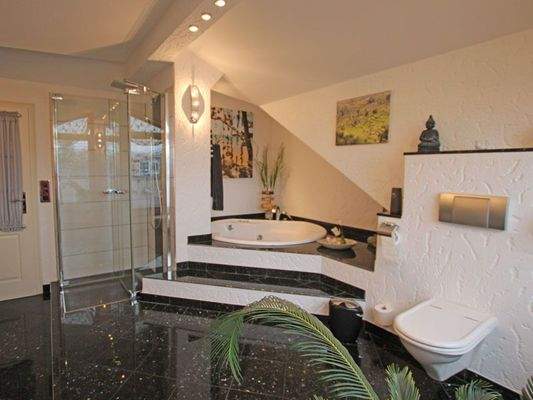 Tageslichtbad mit Dusche...