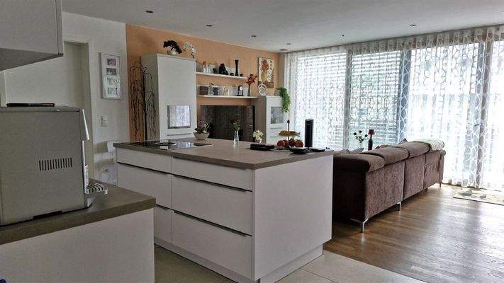 offene Küche mit Kochinsel