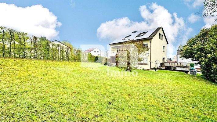 Großer Gartenbereich