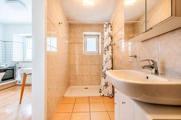 Linke Wohneinheit - Bad links