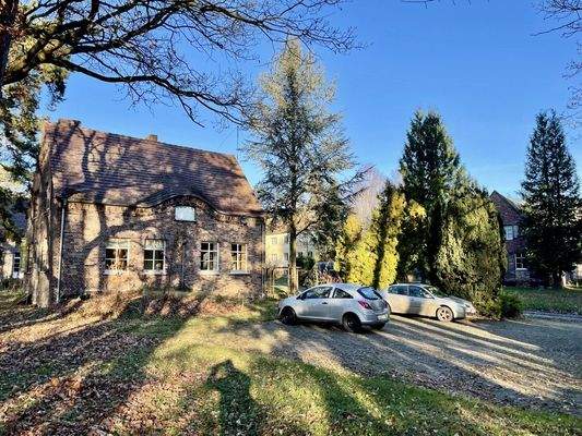 Parkplatz vor Haus 13