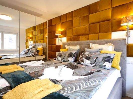 048 Schlafzimmer Spiegelschrank (1 von 1)