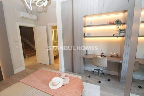 Spacious Triplex Houses Close to Sea in Istanbul Beylikduzu