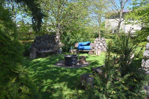 Feuerstelle im Garten.jpg